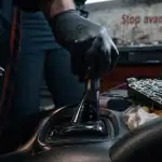 7 choses à ne pas faire avec une boîte automatique : erreurs coûteuses pour la transmission
