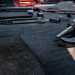 Moquette voiture nettoyage : moquette noire brossée et aspirée