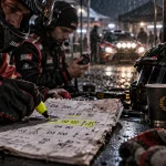 comment devenir pilote de rallye : road-book et préparation première course sur table d’assistance
