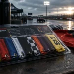 Drapeau course automobile : kit 11 pièces en polyester, blister transparent