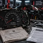 Voiture kilométrage : compteur ouvert affichant 150 000 km, entretien